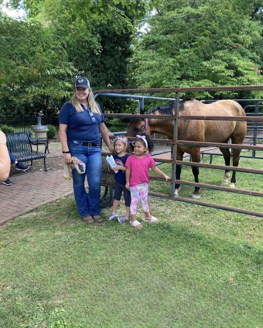 SHE TOOK THEM TO SEE THE HORSE—BUT ONE LITTLE GIRL’S QUESTION CHANGED EVERYTHING