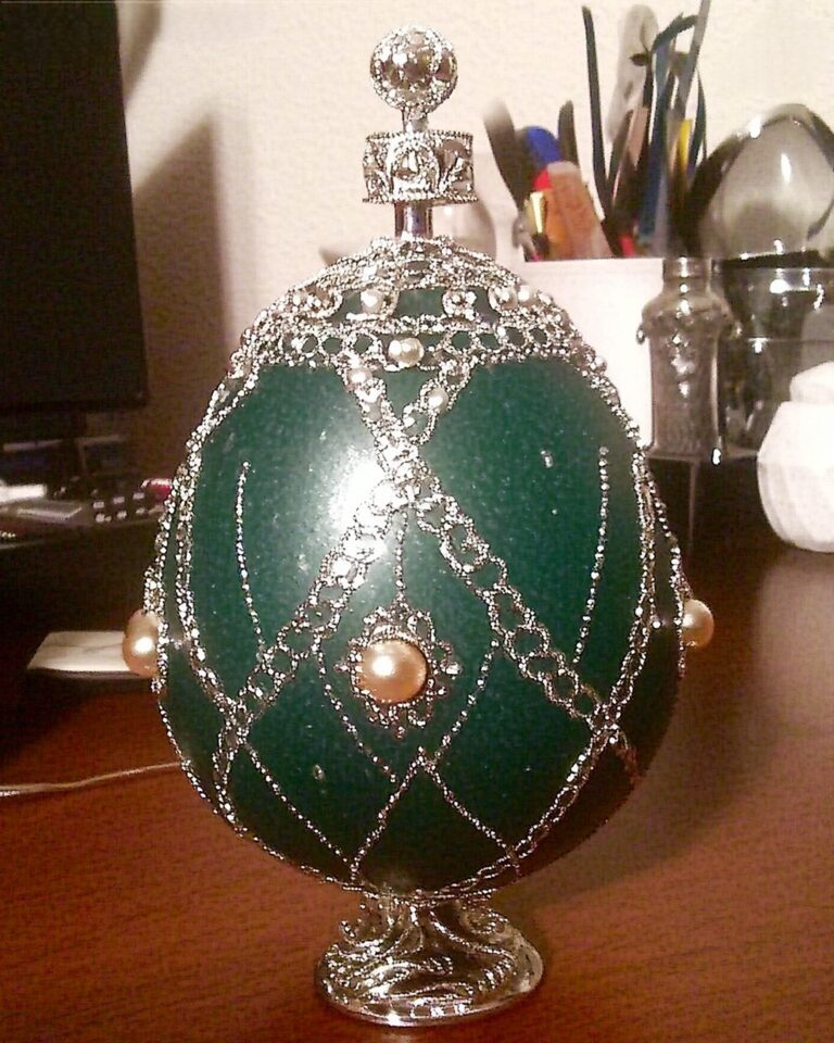 Husband Mocks Old Egg Wife Bought at Flea Market, So She Asked Him to Open It