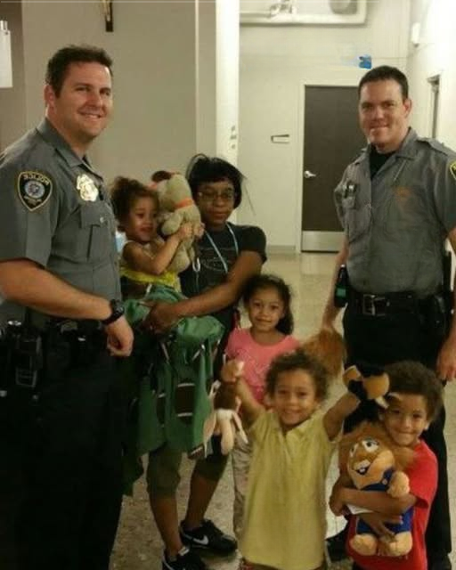 When she and her children arrived at the station, she uttered five words that completely altered the situation.