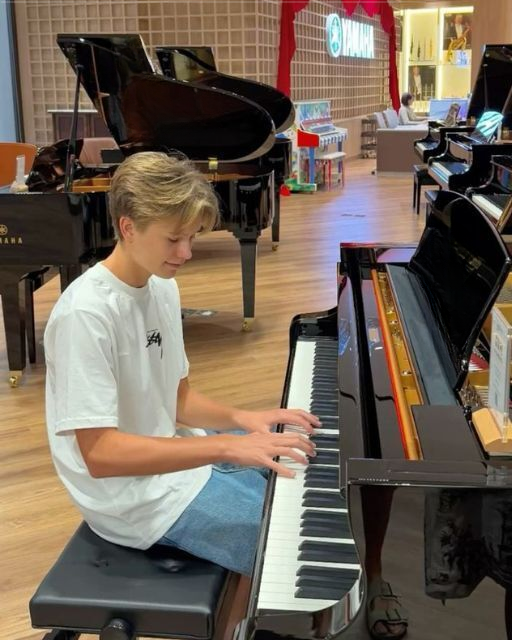 I Played a Song on a Store Piano—and Someone in the Back Started Crying