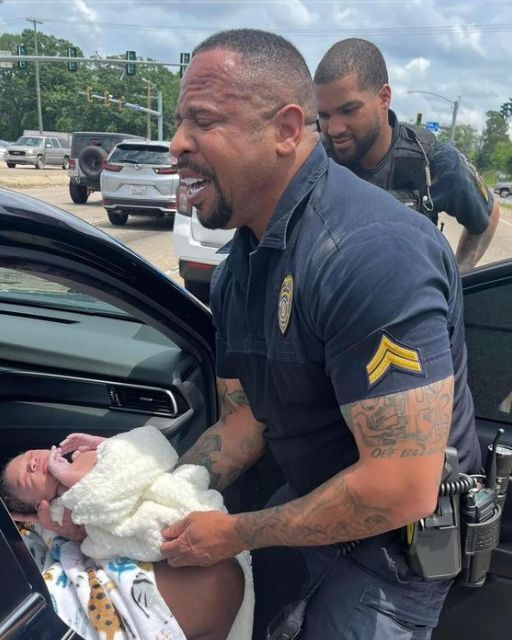I NEVER PLANNED TO DELIVER A BABY ON DUTY—BUT THEN I HEARD THOSE SCREAMS