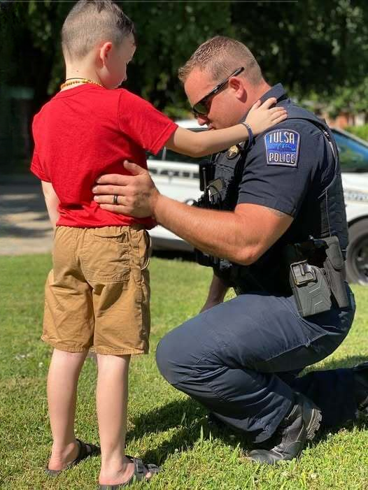 My 8-Year-Old Asked a Police Officer If He Could Pray for Him — What Happened Next Left Me Speechless