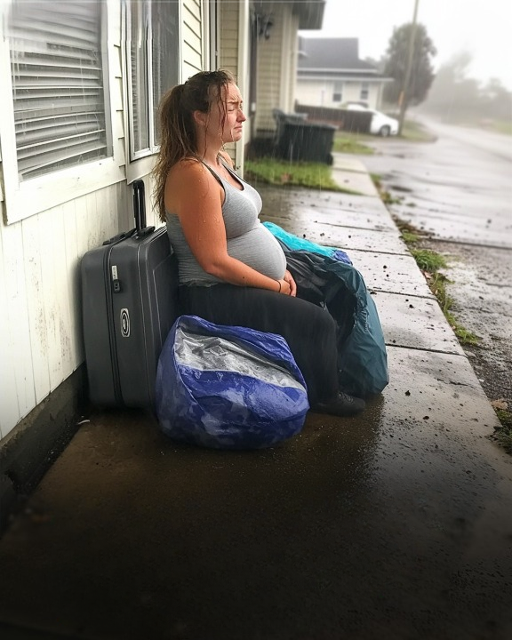 “Homeless and Hungry”: The Cardboard Sign That Changed Everything the Day I Lost My Home