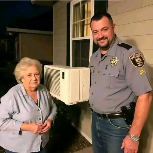 When the Heat Was Too Much, They Stepped Up: How Two Officers and a Neighborhood Came Together to Bring Comfort to an Elderly Woman on a Sweltering Day